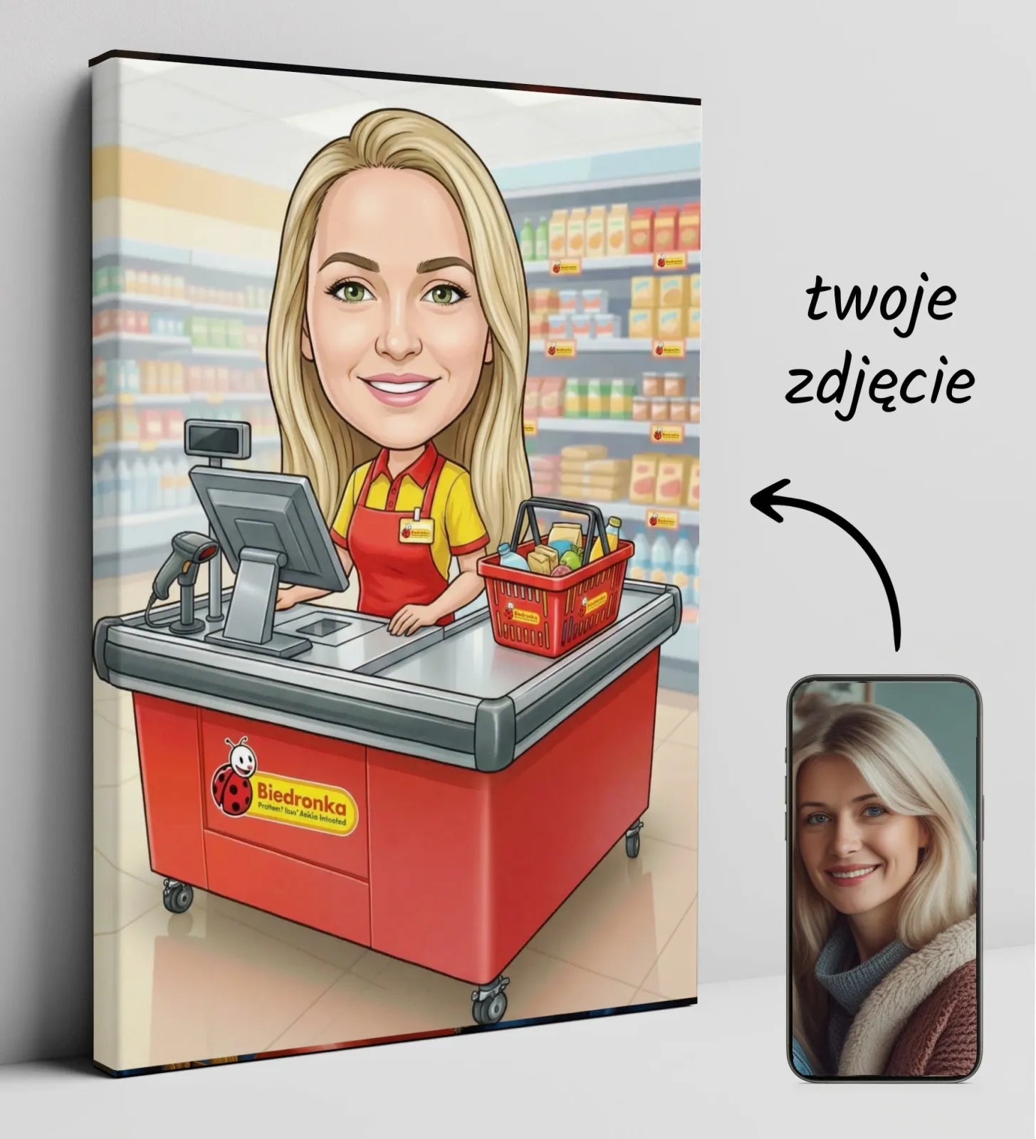 Karykatura kasjerki w biedronce z blondynką w fartuchu za ladą