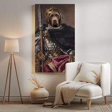 Królewski portret psa na tronie z koroną i włócznią mockup 0