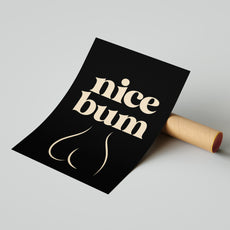 Nice Bum – śmieszny plakat do łazienki mockup 5