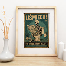 Plakat do łazienki Retro Szkielet na Toalecie „Uśmiech!” mockup 4