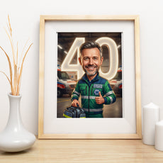 Personalizowany portret karykaturalny ratownika medycznego na 40 mockup 3