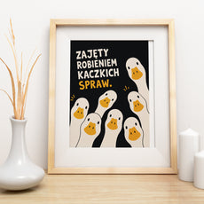 Śmieszny plakat do łazienki z kaczkami mockup 2