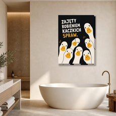 Śmieszny plakat do łazienki z kaczkami mockup 1