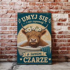 Śmieszny plakat do łazienki z krową w wannie glowne