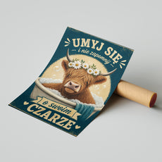Śmieszny plakat do łazienki z krową w wannie mockup 5