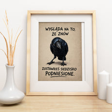 Śmieszny plakat do łazienki z krukiem | WC humor mockup 2